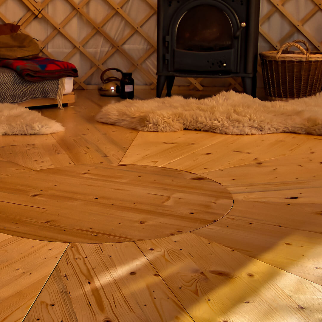 Jurtenmanufaktur: Modularer Holzfußboden für die Jurte – kreisrund und vielseitig
