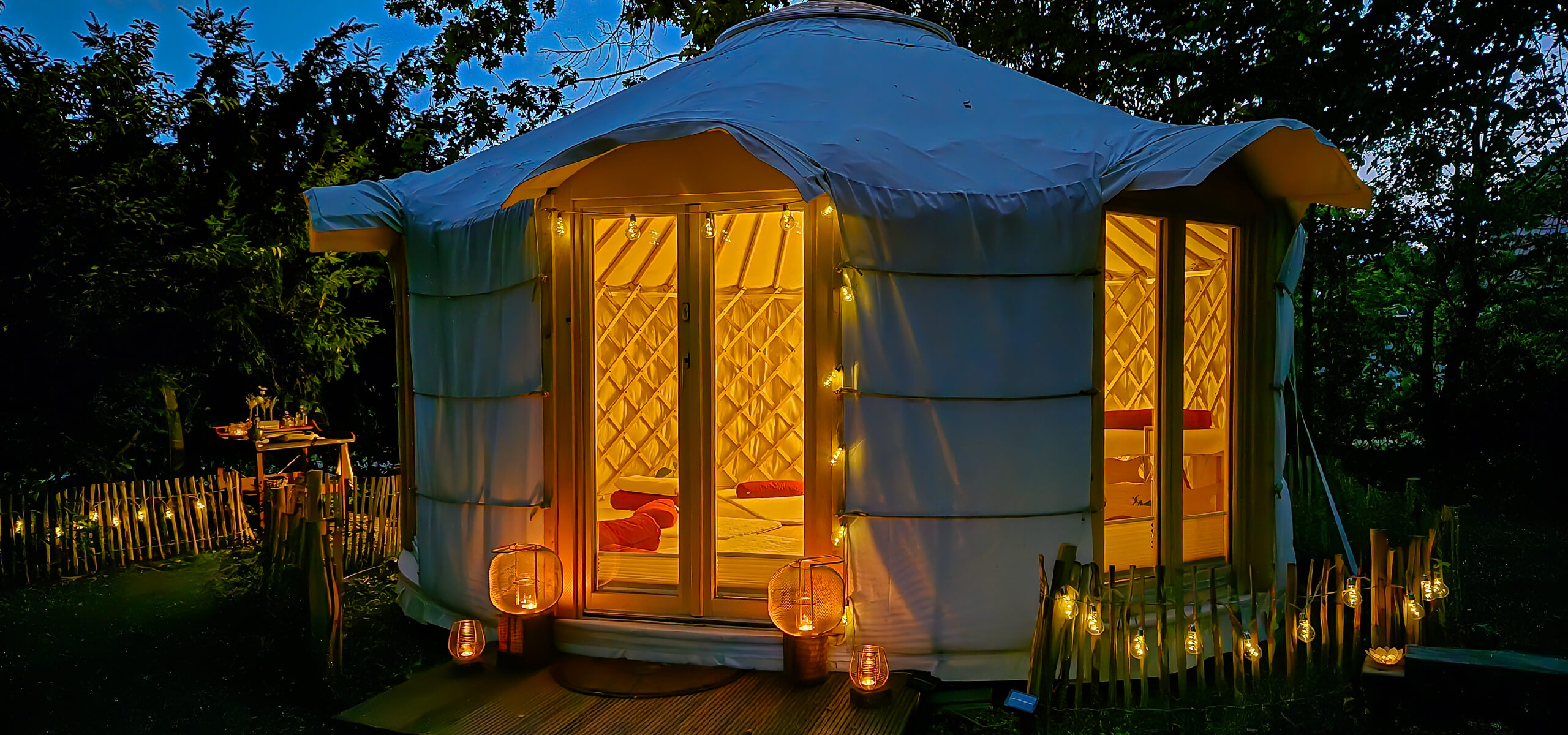 Jurtenmanufaktur: Lichtkuppel und freitragendes Jurtendach