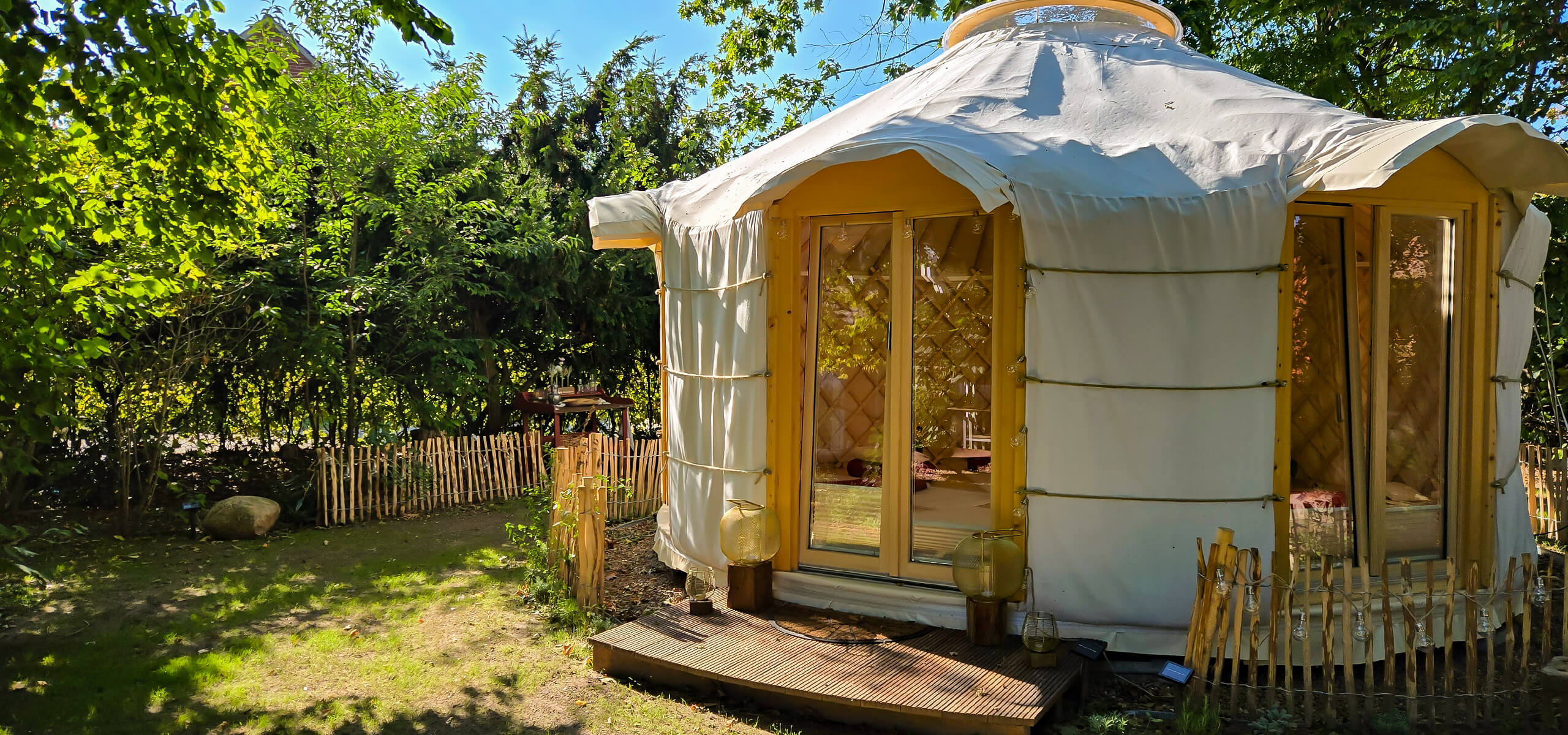 Jurtenmanufaktur: Lichtkuppel und freitragendes Jurtendach