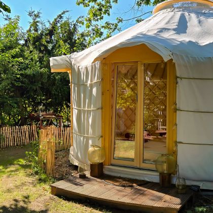 Jurtenmanufaktur: Lichtkuppel und freitragendes Jurtendach